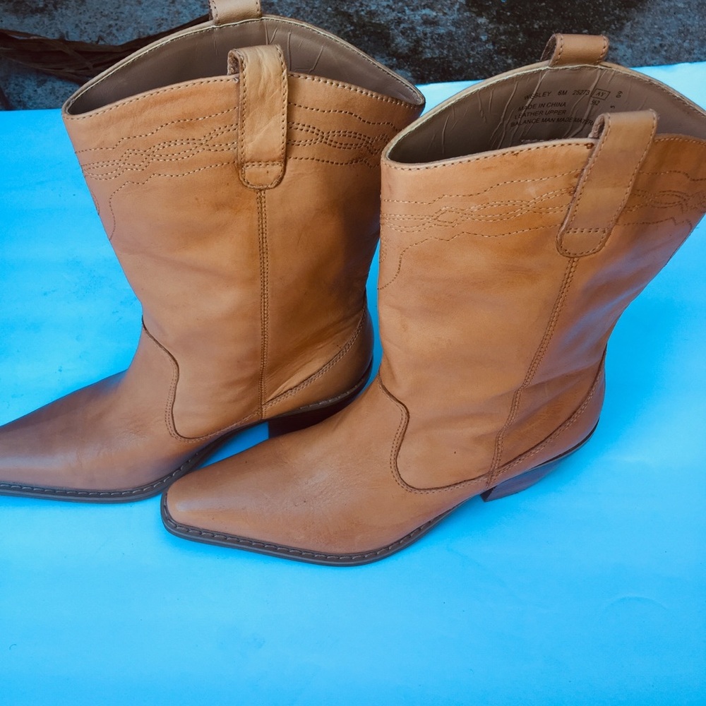 Covington “Wesley” Leather Western Boot (Tan - 6M)
